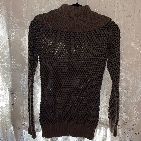 Ashley Brook - Picture 5 of 11